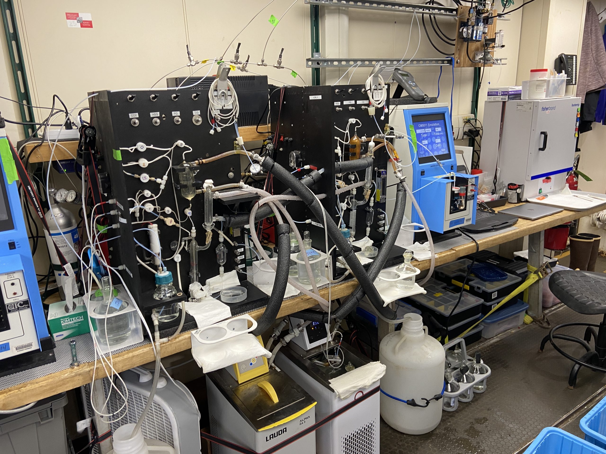 PIC 6 SOMMA The single-operator multi-metabolic analyzer (SOMMA) system used in dissolved inorganic carbon analysis.