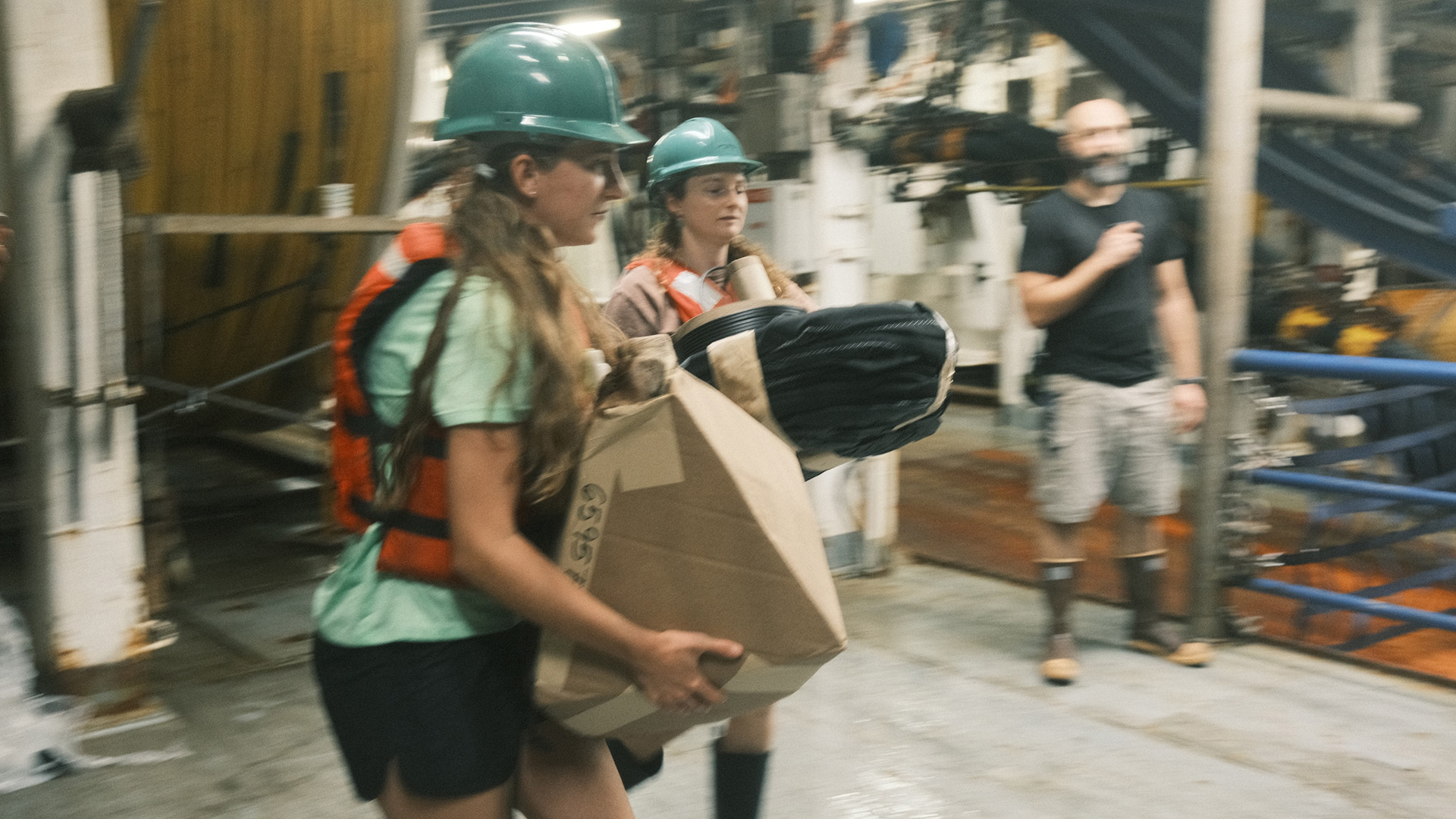 Carrying A Drifter Zoe Fricker excitedly says goodbye to another Core float.